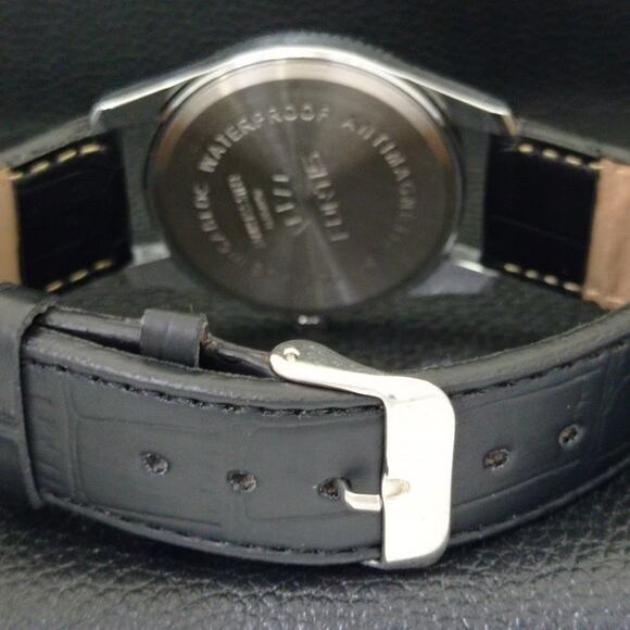Vintage 1978 Fortis Manual Mens Silver Watch W/Leather Strap & White accents - Picture 2 of 9